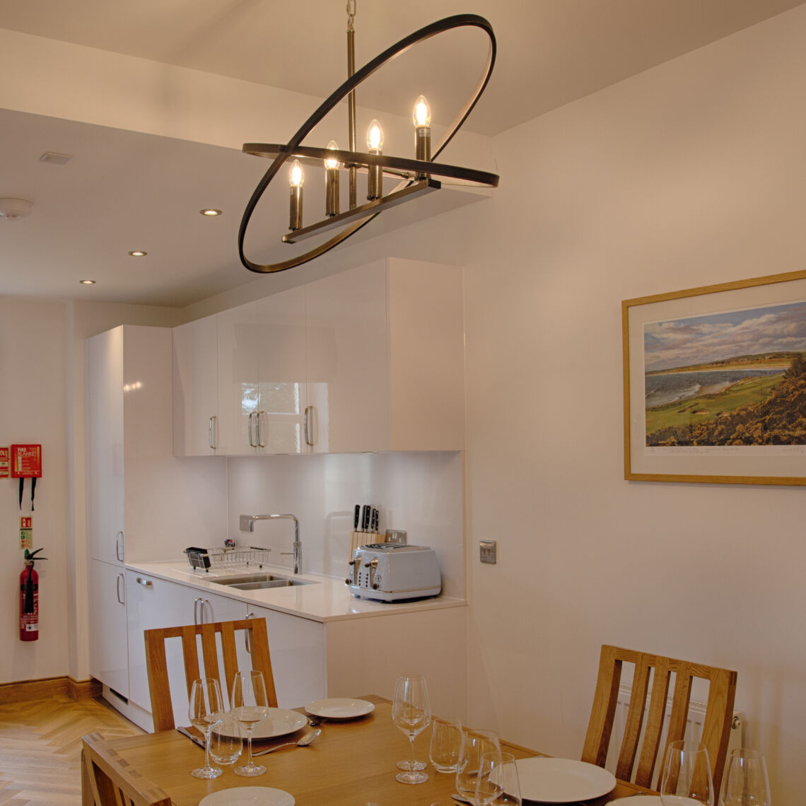 Apt kitchen dining