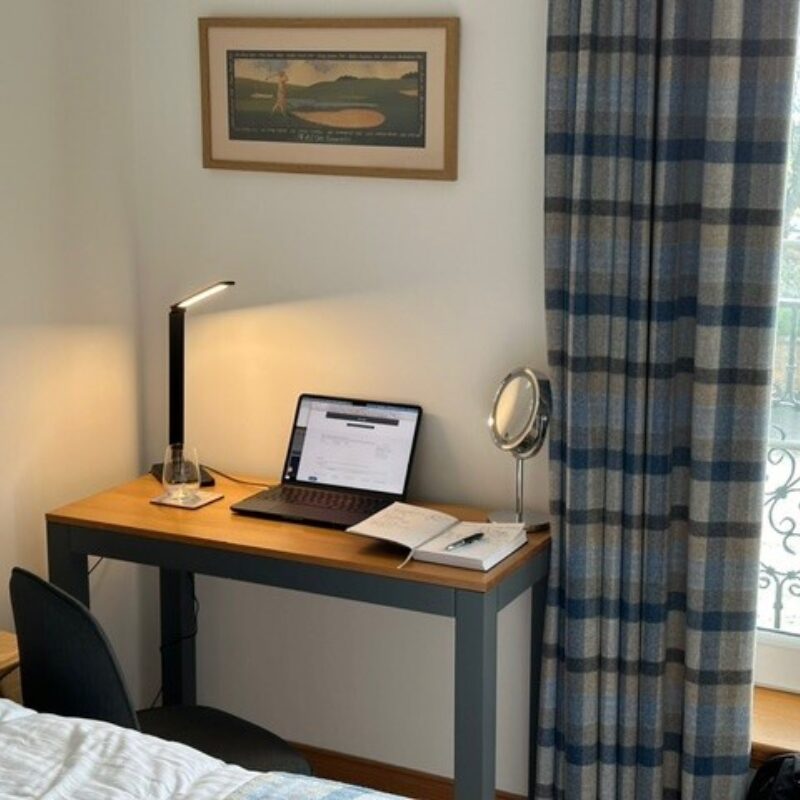 Apt 20 desk 1