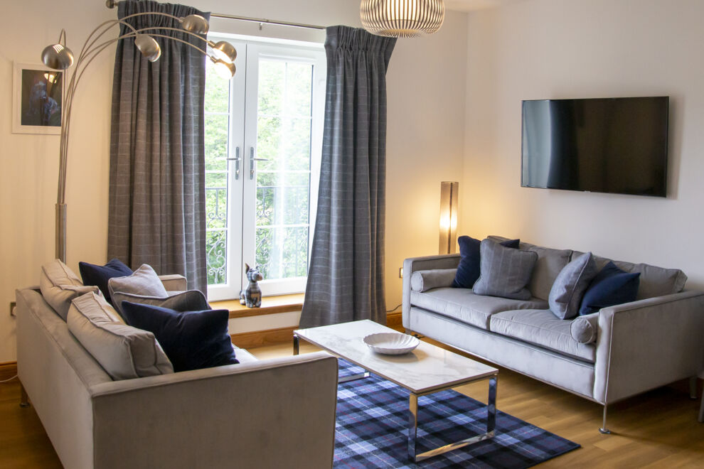 Apt 21 lounge
