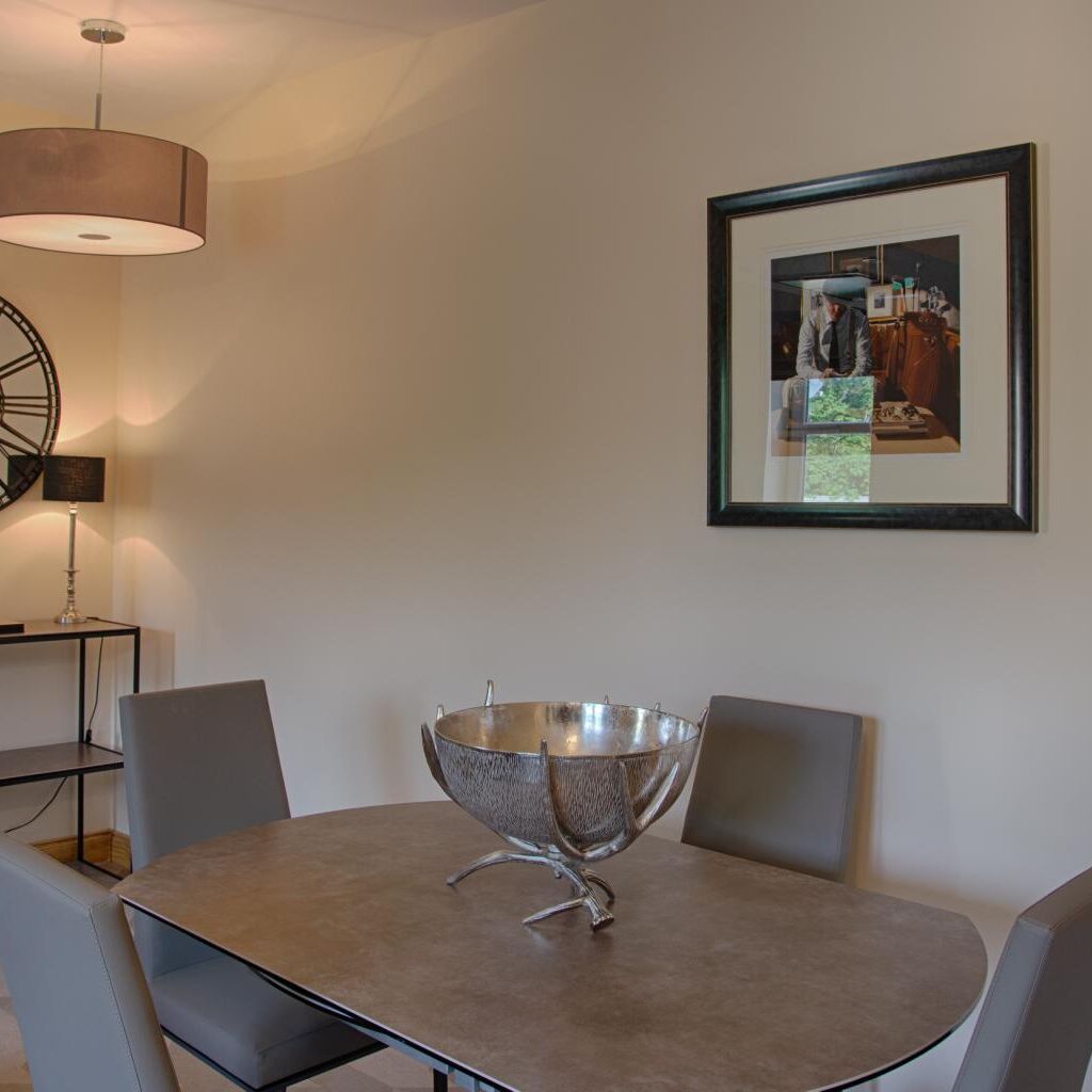 Apt 7 dining