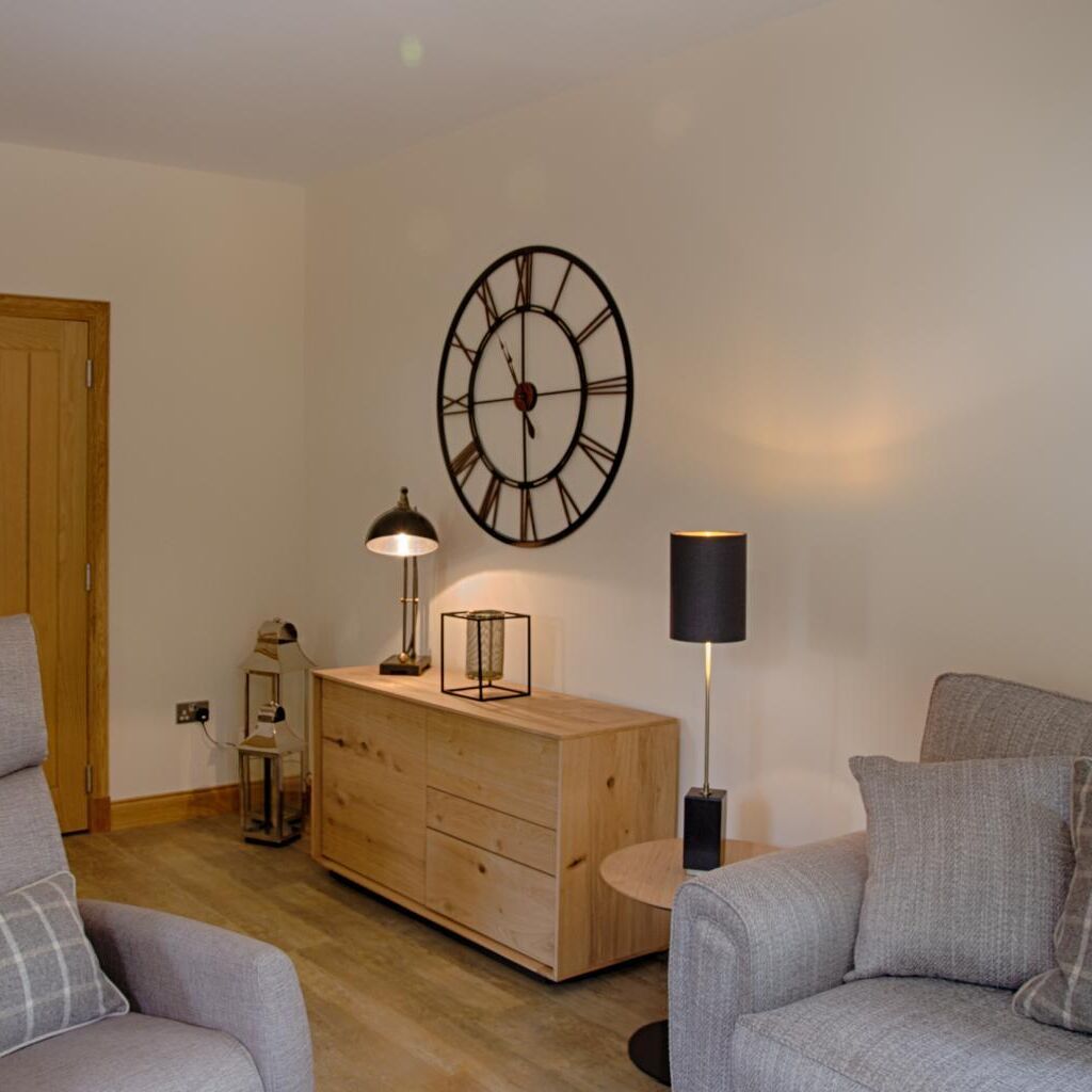 Apt 8 lounge 2