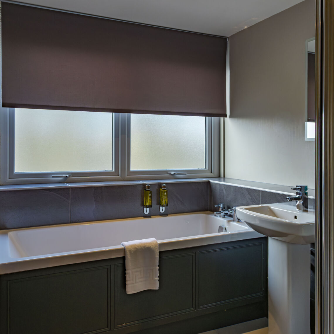 RDG Deluxe Bathroom 1