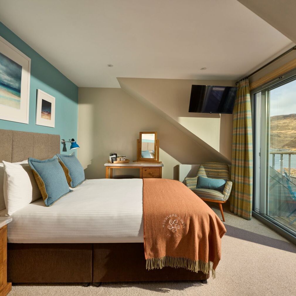 Kylesku Room 10and11 Deluxe Double Feature Room