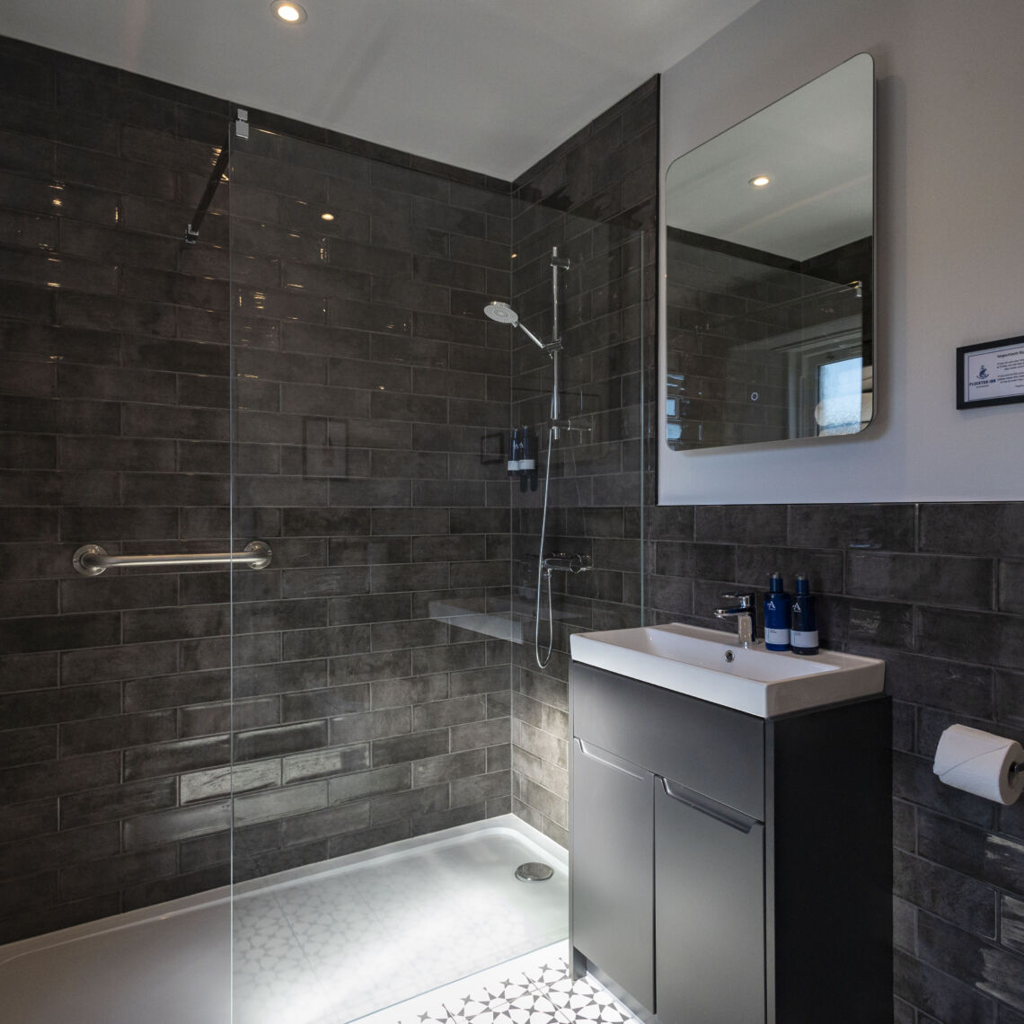 Haven Deluxe Double Shower Room Room23